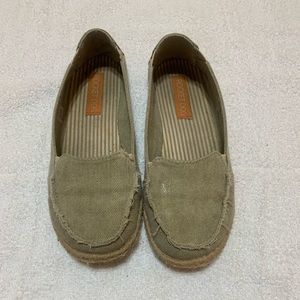 Rocket Dog canvas slip on